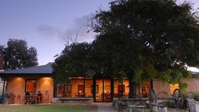 Lake Bywater Cottage - Queensland Tourism 4