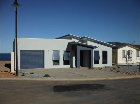 Coastal Getaway - Queensland Tourism 0