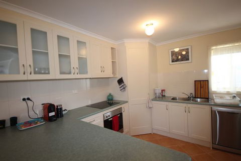 LJ Hooker Goolwa Holiday Rentals - 12 Willmett Road, Goolwa Beach - QLD Tourism 1