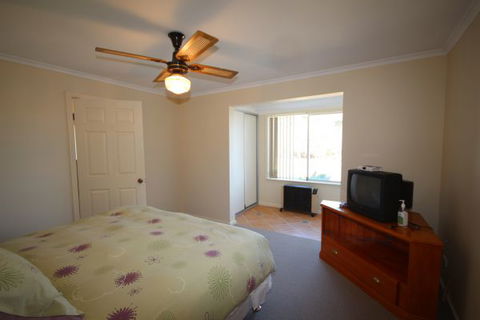 LJ Hooker Goolwa Holiday Rentals - 12 Willmett Road, Goolwa Beach - QLD Tourism 2