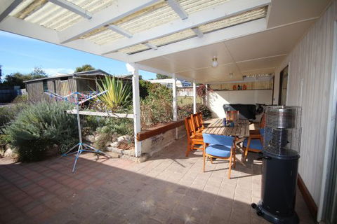 LJ Hooker Goolwa Holiday Rentals - 12 Willmett Road, Goolwa Beach - QLD Tourism 3
