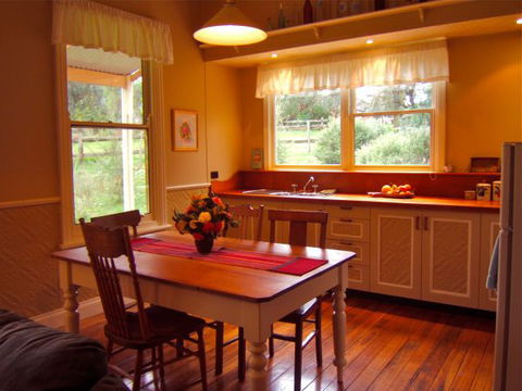 Baranduda Homestead B&B Cottages - QLD Tourism 1