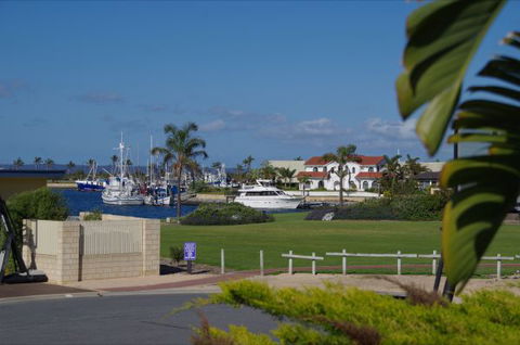 Marina Park View - QLD Tourism 8