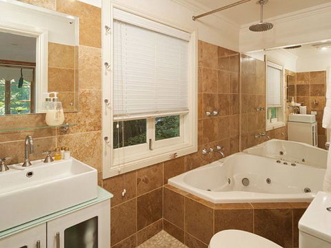 Aldgate Creek Cottage Bed And Breakfast - QLD Tourism 3