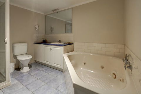 Ashmont Motor Inn And Apartments - QLD Tourism 4