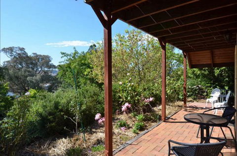Beechworth Camellia Cottage - QLD Tourism 1