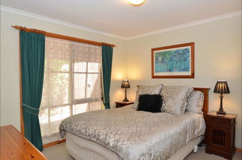 Beechworth Camellia Cottage - QLD Tourism 4