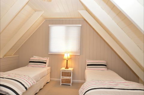 Beechworth Camellia Cottage - QLD Tourism 5