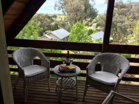 Beechworth Camellia Cottage - QLD Tourism 7