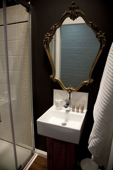 Chiltern Cottage And Indigo Suite - Queensland Tourism 1