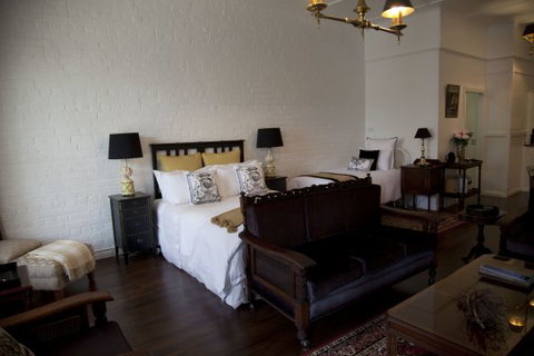 Chiltern Cottage And Indigo Suite - Queensland Tourism 3