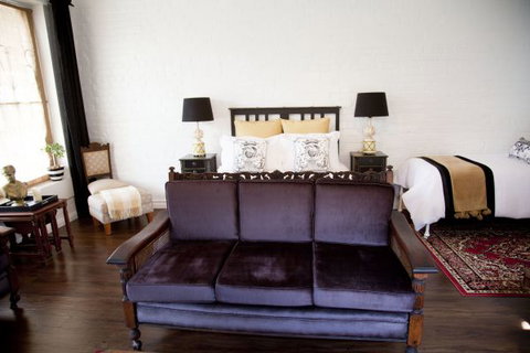 Chiltern Cottage And Indigo Suite - Queensland Tourism 5