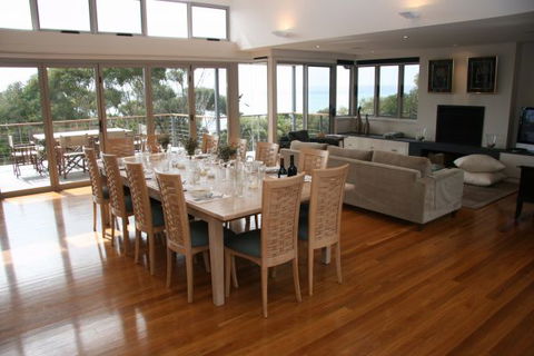 De Coudie Beach House - QLD Tourism 0