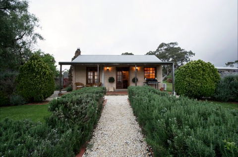 Enerby Farm Cottage - QLD Tourism 2