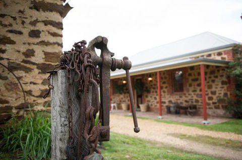 Enerby Farm Cottage - QLD Tourism 9