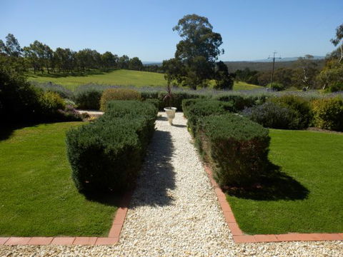 Enerby Farm Cottage - QLD Tourism 10