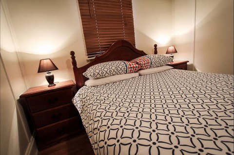 Heather's Mica Cottage - QLD Tourism 0