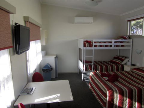 Highlander Haven Motel - Queensland Tourism 6