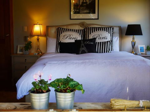 La Perrie Chalet Bed And Breakfast - QLD Tourism 0