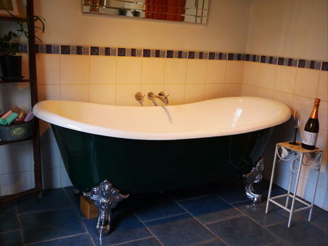 La Perrie Chalet Bed And Breakfast - QLD Tourism 3