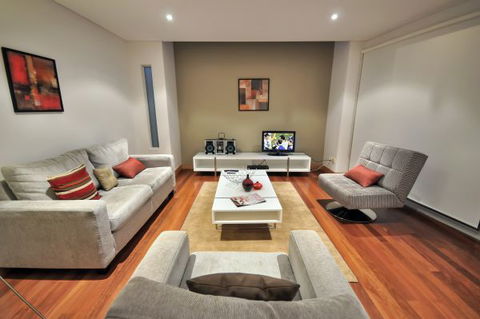 La Loft Apartments - QLD Tourism 3