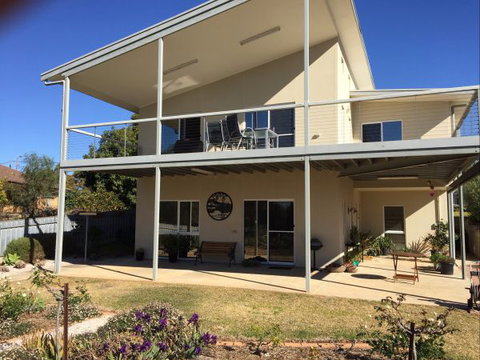 Lyreen's Apartment Bed And Breakfast - Queensland Tourism 1