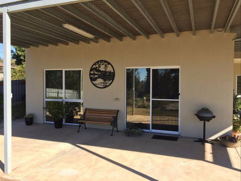 Lyreen's Apartment Bed And Breakfast - Queensland Tourism 4