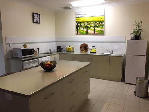 Lyreen's Apartment Bed And Breakfast - Queensland Tourism 5