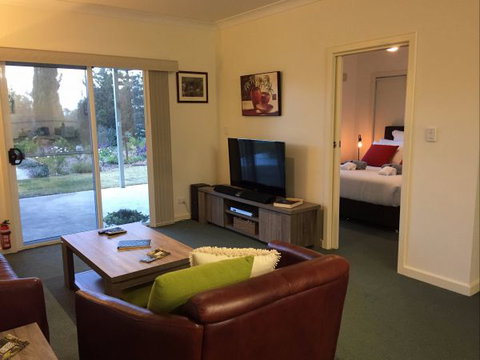 Lyreen's Apartment Bed And Breakfast - Queensland Tourism 6