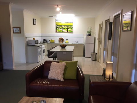 Lyreen's Apartment Bed And Breakfast - Queensland Tourism 7