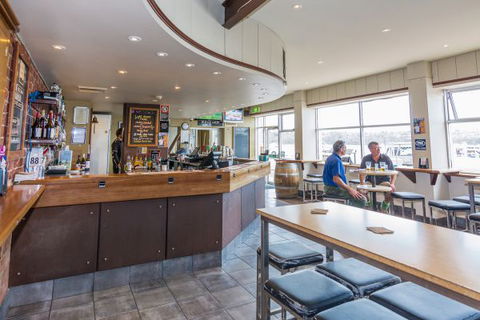 Merimbula Lakeview  Hotel  - QLD Tourism 1