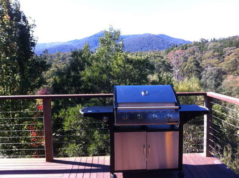 Moonlight Ridge Chalet - Queensland Tourism 1