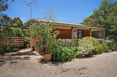 Ocean Grove Cedar Cabins - Queensland Tourism 0