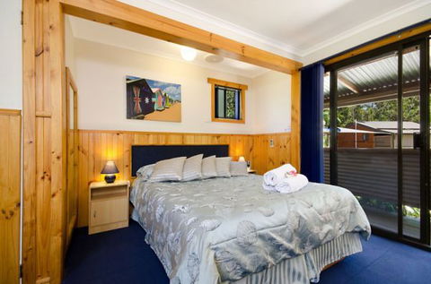 Ocean Grove Cedar Cabins - Queensland Tourism 3