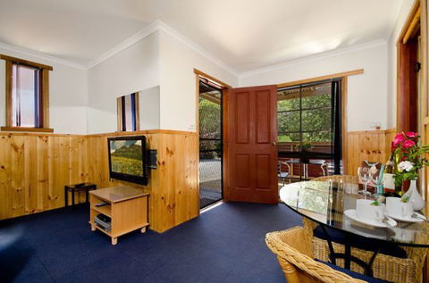 Ocean Grove Cedar Cabins - Queensland Tourism 5