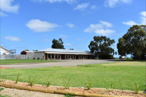 Port Albert Motel - Queensland Tourism 2