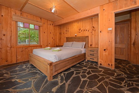 Saintys Creek Cottage - QLD Tourism 2