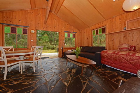 Saintys Creek Cottage - QLD Tourism 3