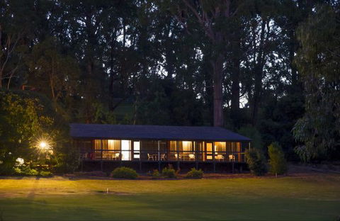 The Stirling Golf Club Motels - QLD Tourism 0