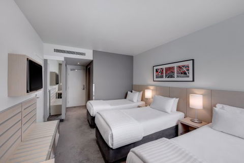 Travelodge Hotel Melbourne Docklands - Queensland Tourism 2