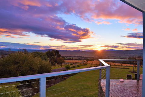 Wild Dog Rise - Queensland Tourism 7