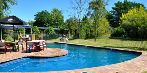 Alpine Inn - QLD Tourism 0