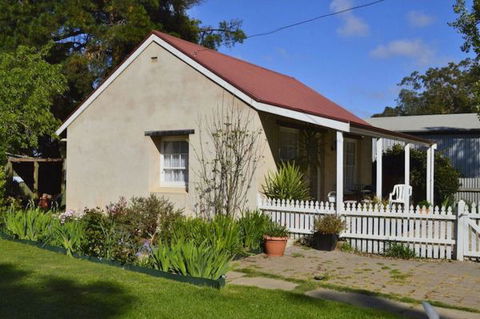 Almond Tree Cottage - QLD Tourism 0