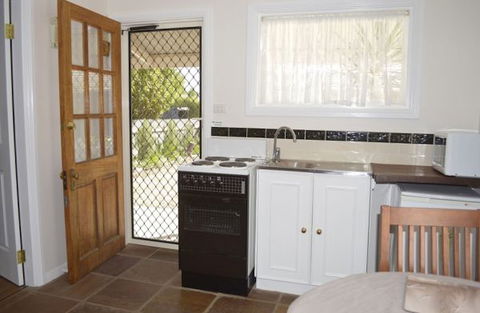 Almond Tree Cottage - QLD Tourism 2