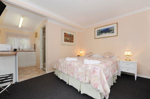 Albany View Street Lodge Bed And Breakfast And Art Studio - QLD Tourism 3