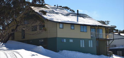 Arrabri Ski Club Hotham - QLD Tourism 0