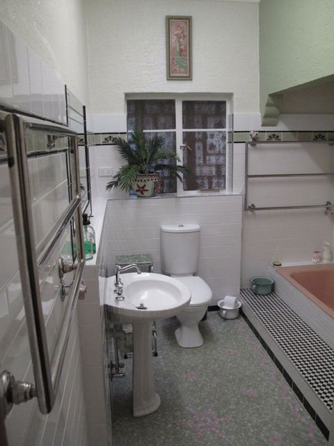 B&B Wodonga - Art Deco Accommodation - QLD Tourism 8