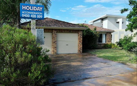 Bay Beachfront - QLD Tourism 0