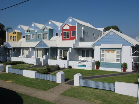 Bluedock Apartments - Queensland Tourism 0