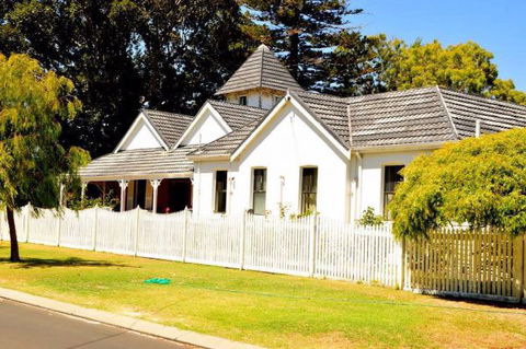 Busselton Bay Motel - QLD Tourism 0